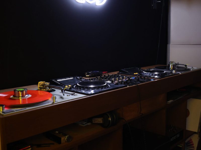 vinyl room